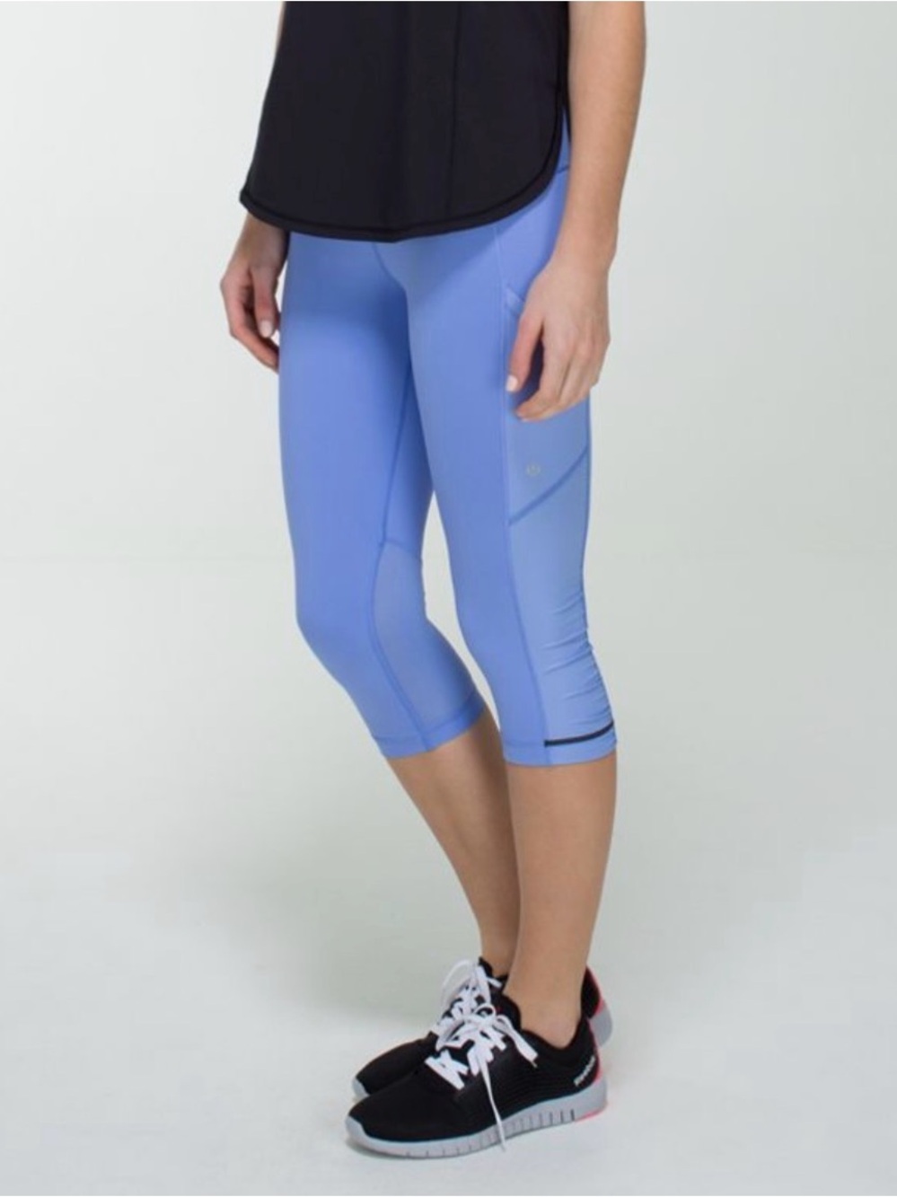 Lululemon Cut The Crop in Lullaby blue periwinkle sz 8